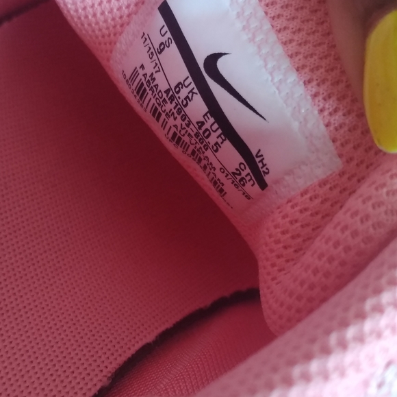 🚫SOLD 🚫 NEW Nike Sneakers - Picture 5 of 8